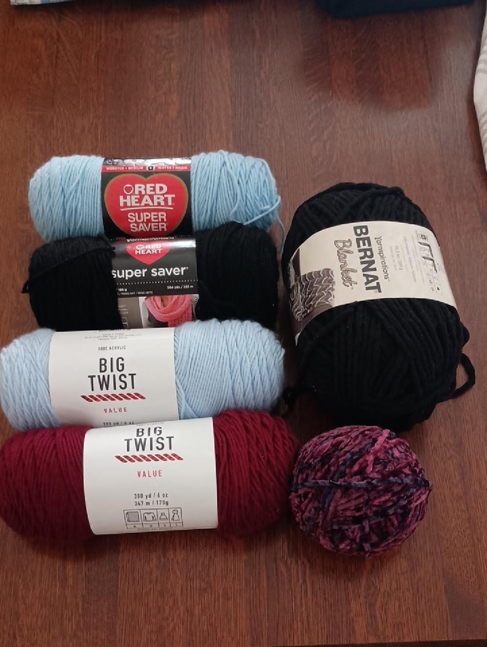 6 Yarn Variety Bundle Bernat Big Twist Red Heart (b255)